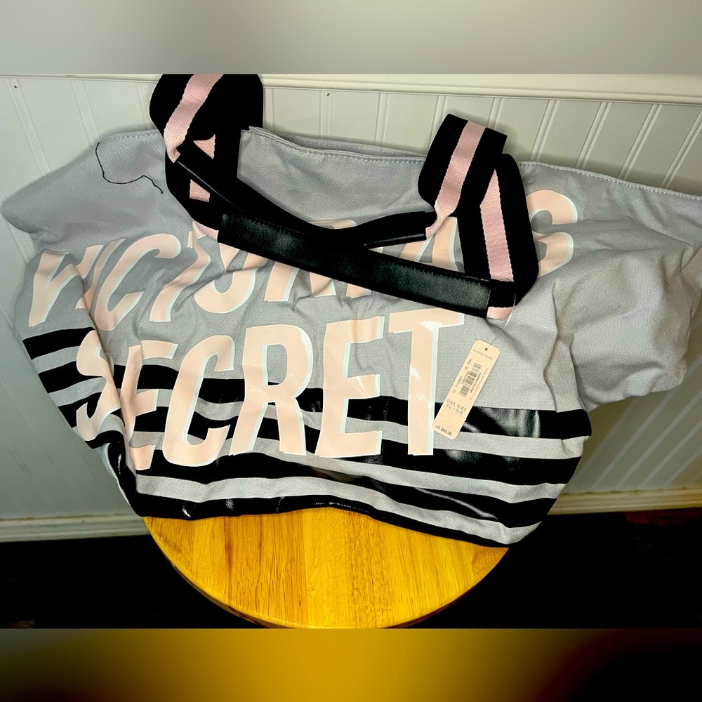 NWT!  Victoria’s Secret Gray Zippered Tote/Beach Bag